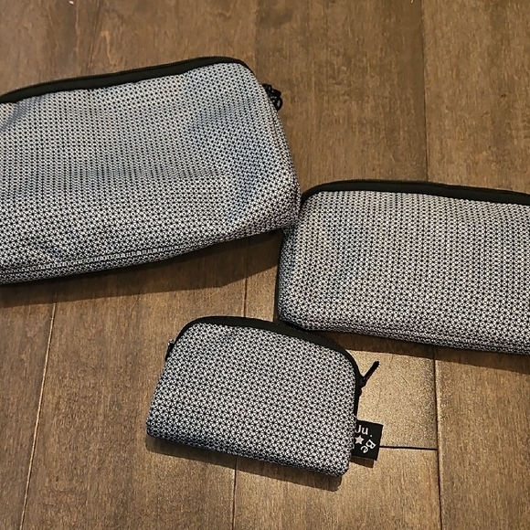 Jujube Black and White Crossbody Bag - Picture 9 of 10